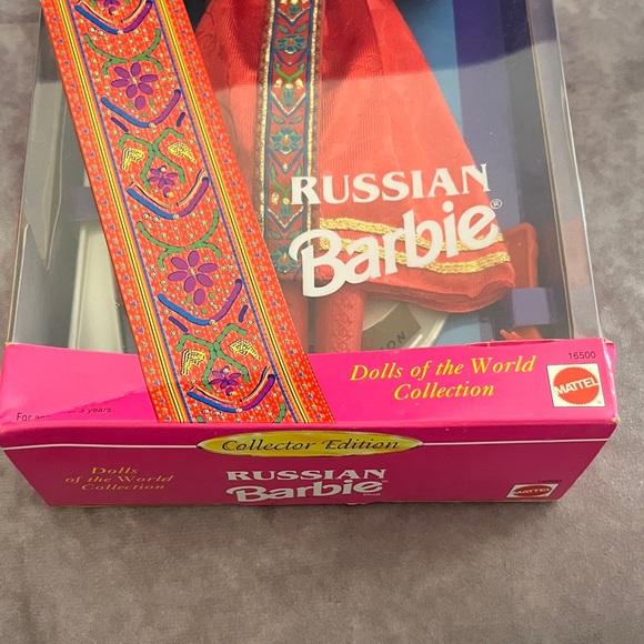 Mattel Russian Barbie in Red and Gold Attire - Picture 3 of 8